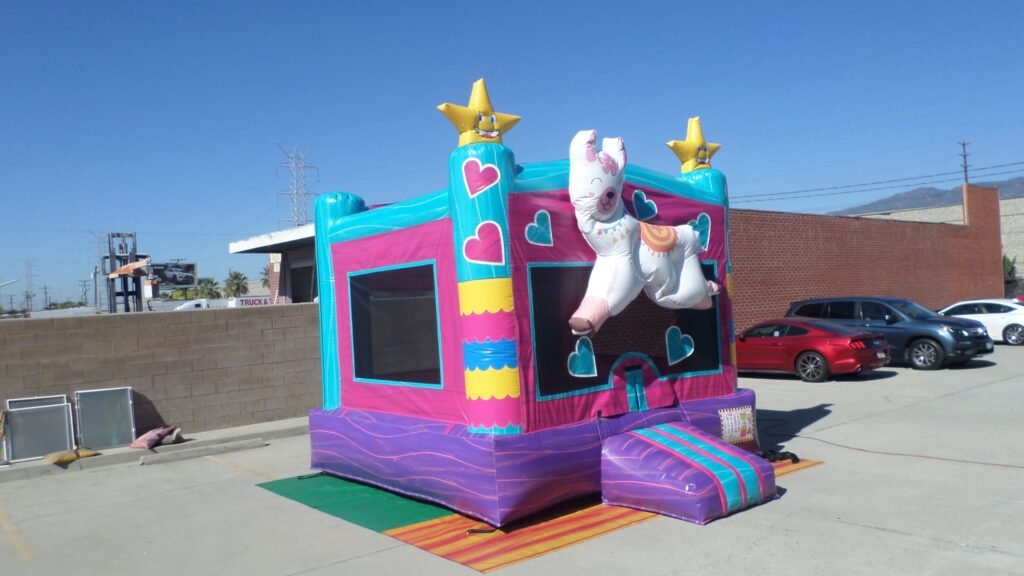 Lama Bounce House J146