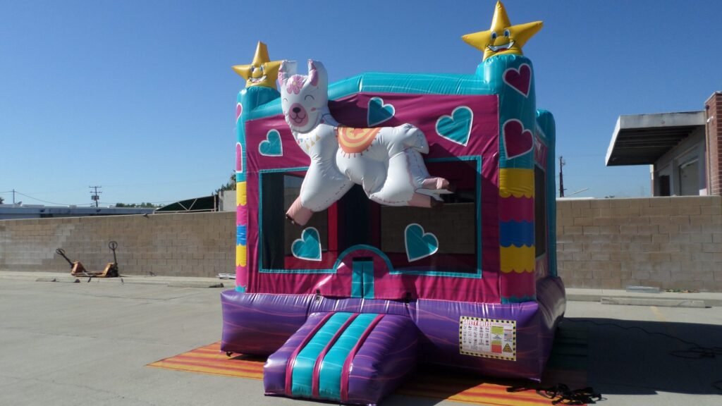 Lama Bounce House J146