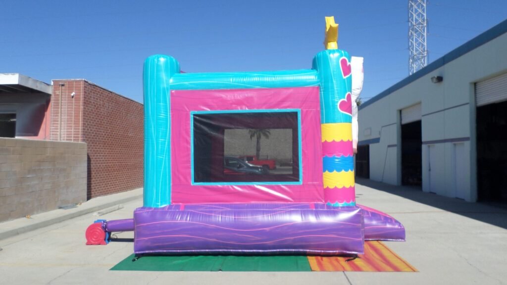 Lama Bounce House J146