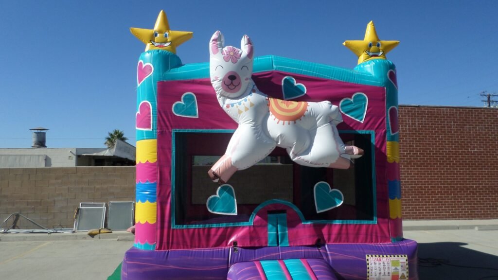 Lama Bounce House J146