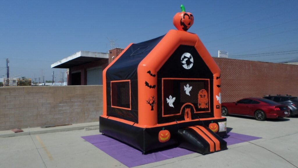 Halloween House J158