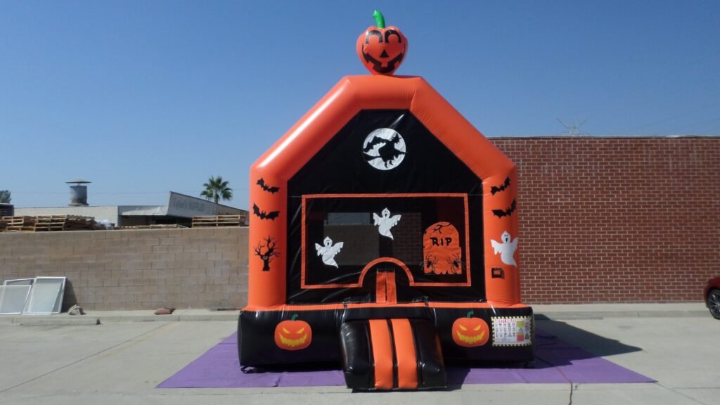 Halloween House J158