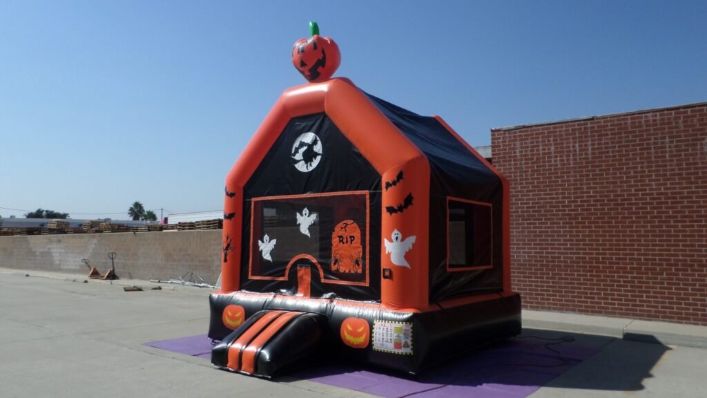 Halloween House J158